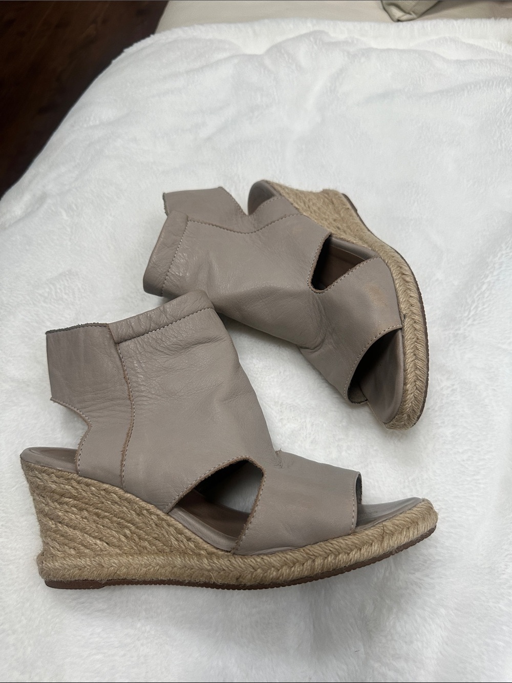Chocolat Blu Beige Leather Espadrille Wedge Sandals 6.5